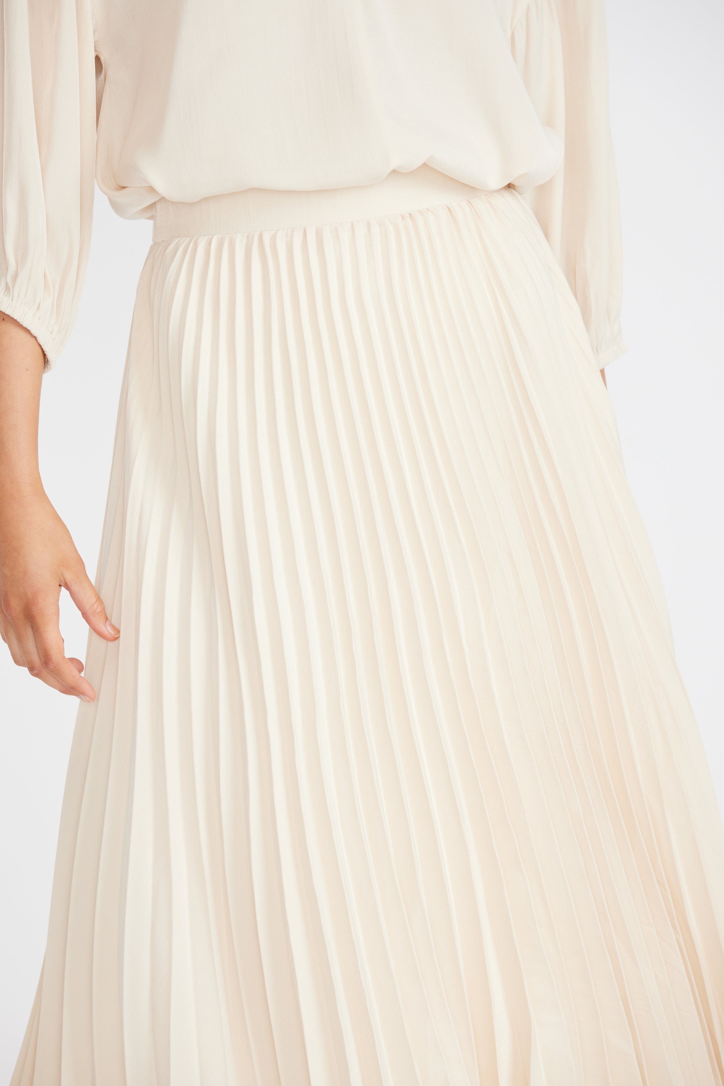 Cream pleated outlet midi skirt